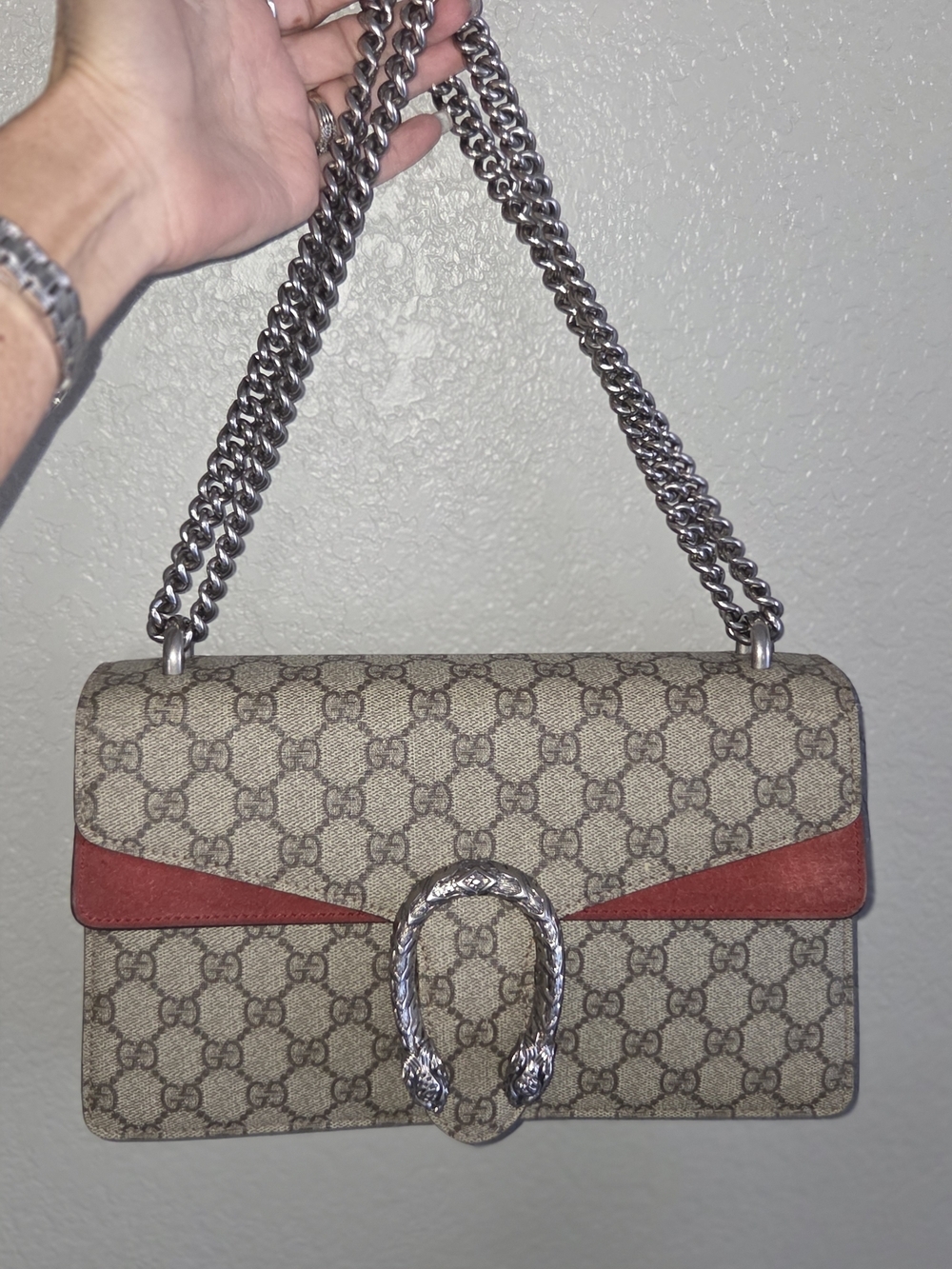 Gucci Beige GG Supreme Dionysus Med Shoulder Bag with Red Trim and Silver Chain - Picture 16 of 16